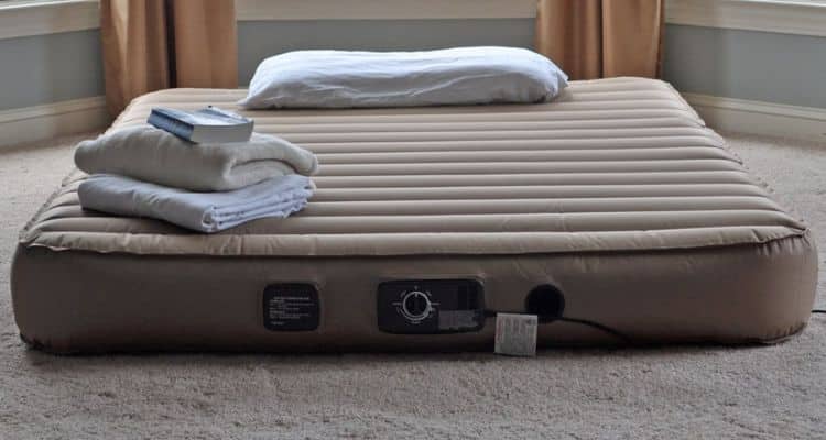 tips to fold an air mattress