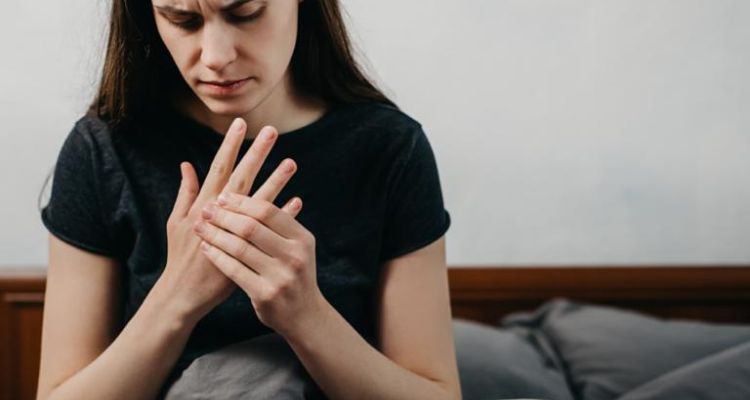 Causes of Numbness in Hands while Sleeping